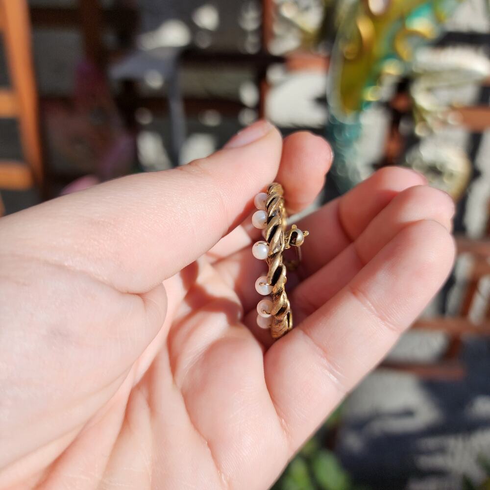Vtg Miriam Haskell Brooch Gold Tone Wreath Faux Pesrl Milk Glass Pin SIGNED - Picture 9 of 10